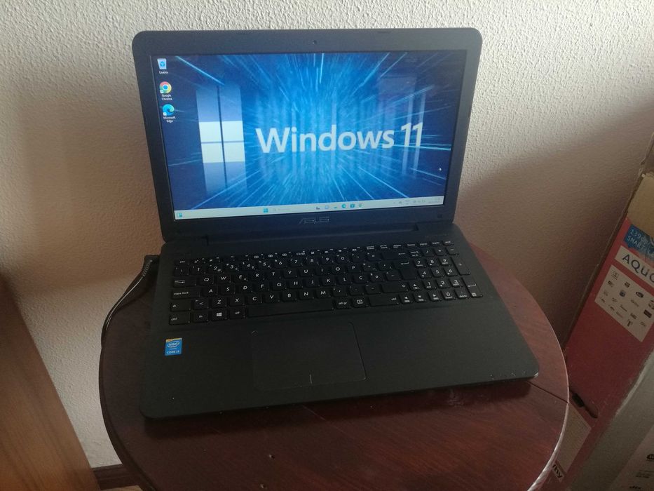 Portátil ASUS i3 Modelo F554L