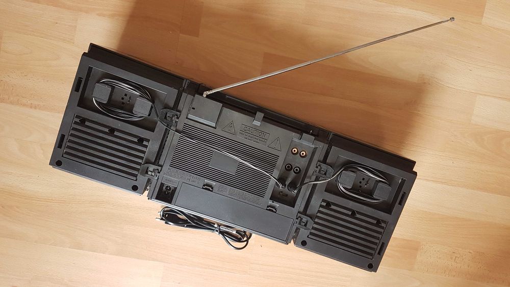 zabytkowy BoomBox Philips D-8234 z lat 80.