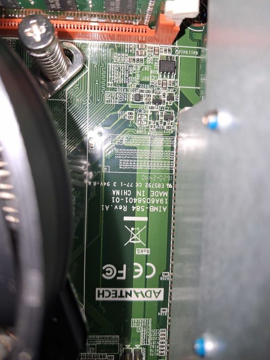 Komputer przemysłowy ADVANTECH IPPC-6152A