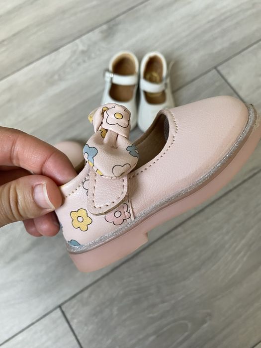 Туфельки для дівчинки