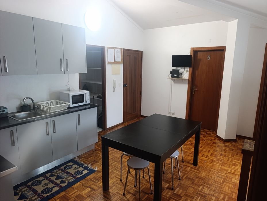 Alugo quarto Leiria
