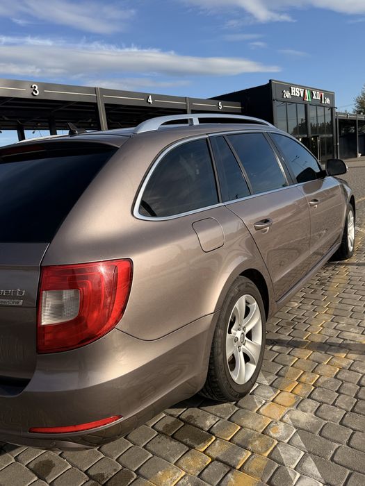 Skoda super b 2011 року