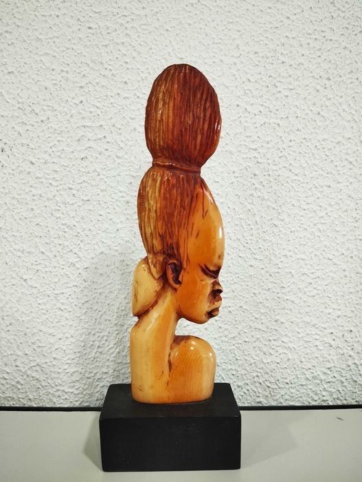 Escultura Africana em Madeira — Figura Tradicional Artesanal