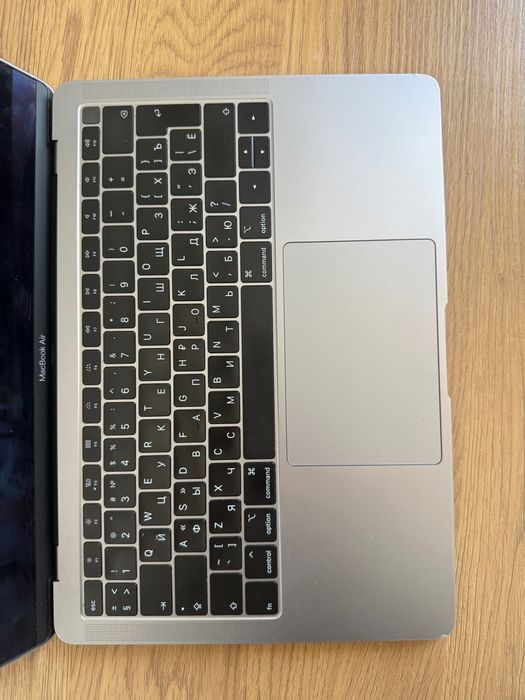 MacBook Air 13" 2019 Retina / Intel i5 / 8GB