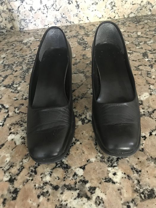 Sapatos pretos, para  praxe
