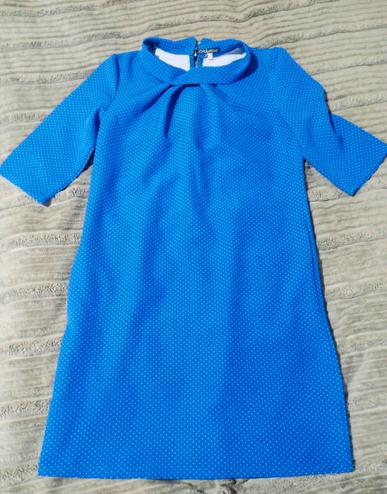 Жіноча сукня синя в горошок