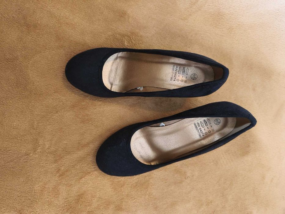 Sapatos pretos femininos, em cunha, nº36