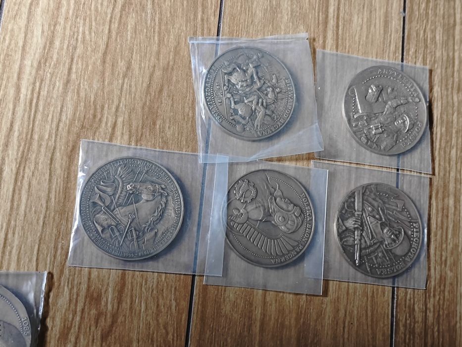 Medale pamiątkowe wybitni wodzowie rok 1990  (inne) plus katalog