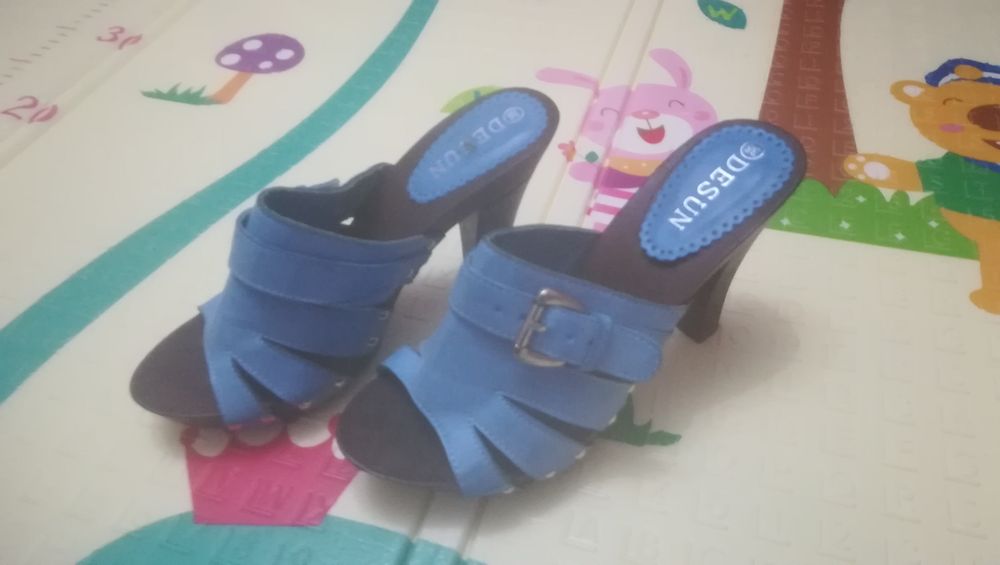 Продаю шльопки на каблуку