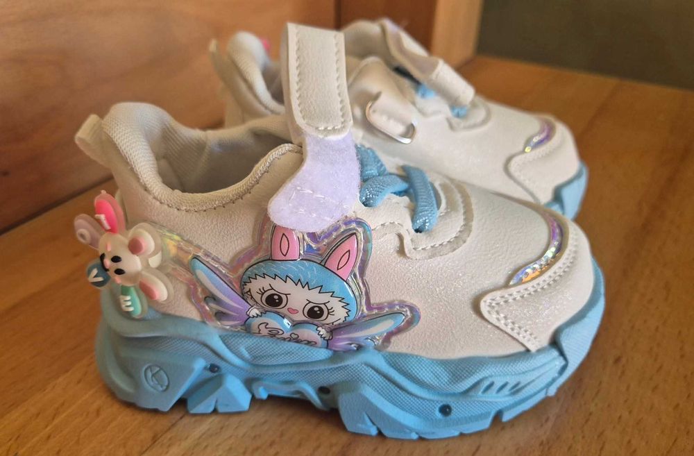 Buty dziecięce świecące Labubu