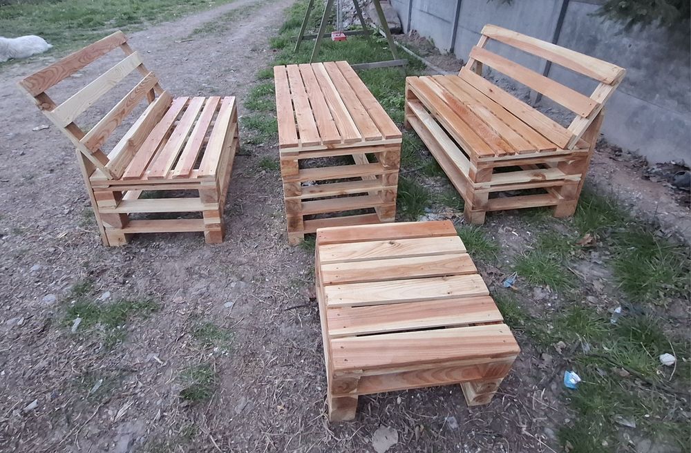 Komplet mebli paletowych z modrzewia