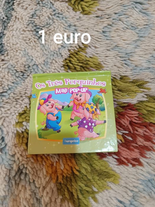 Quebra-cabeças e livros para crianças