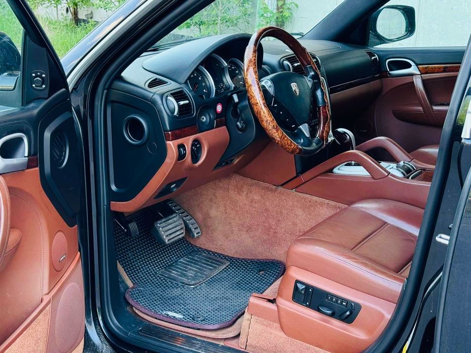 Porsche Cayenne 93т.км. Без подкрасов. Идеальный.
