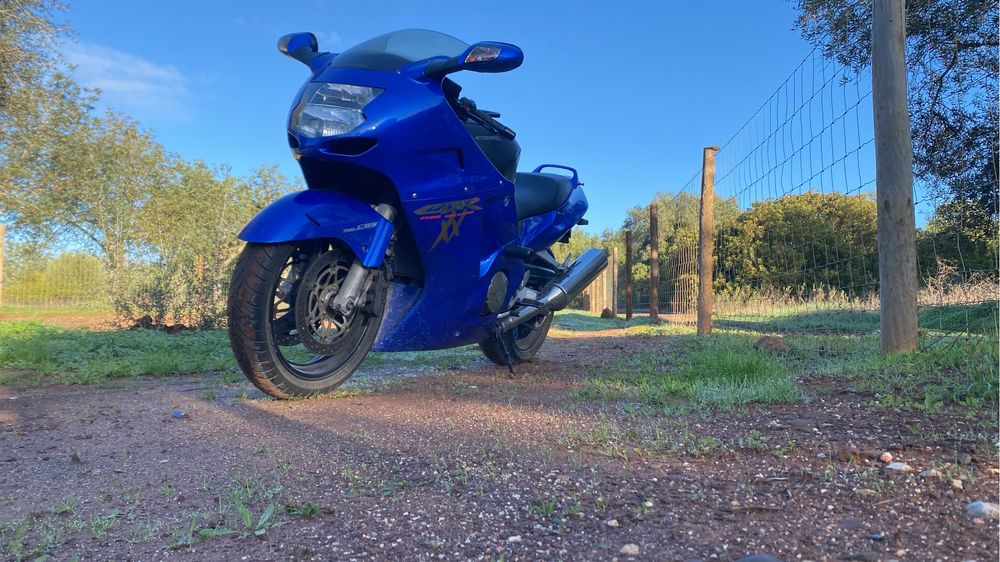 Cbr 1100xx fireblade vendo ou troco por cbr1000rr