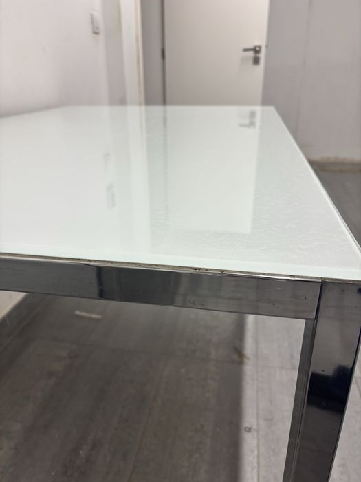 Mesa e conjunto 4 cadeiras