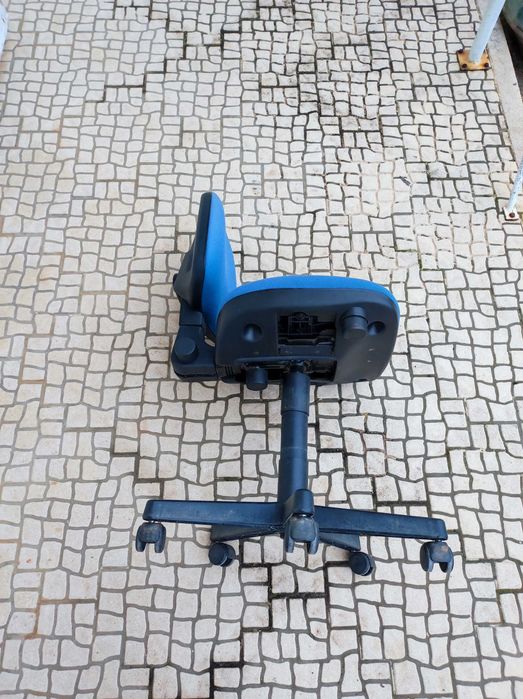 Cadeira Rotativa de escritório "Levira"
