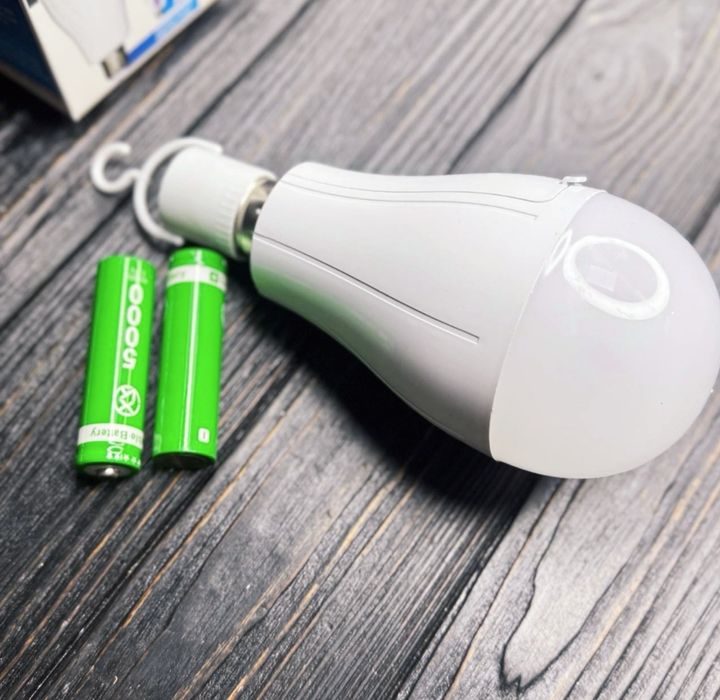 Лампа аккумуляторная 20ват е27 с крючком