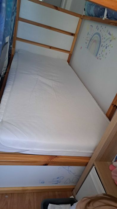 Cama Kura ikea + tenda do espaço + colchão