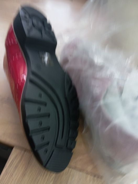 Buty typu Oxford z czerwonej lakierowanej skóry