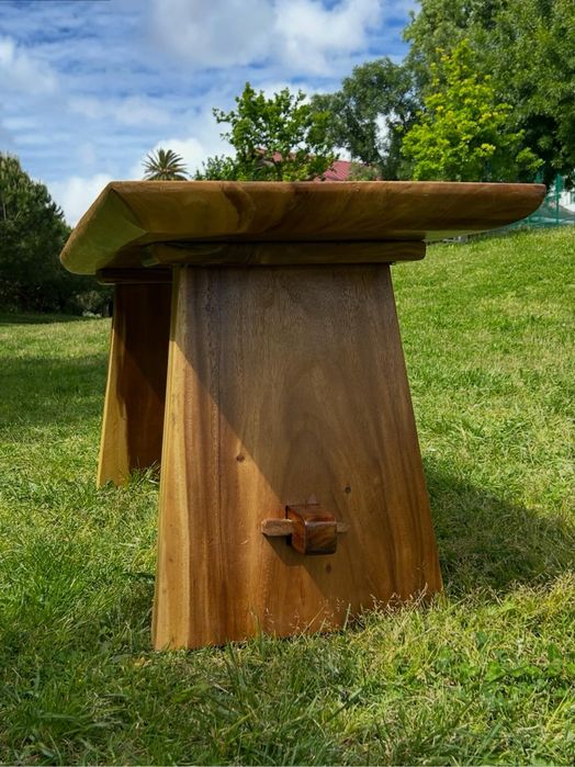 Mesa rústica de suar