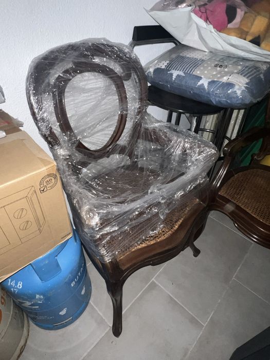 Dois cadeiroes classicos