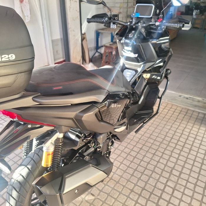 Honda adv350 ( Como Nova)