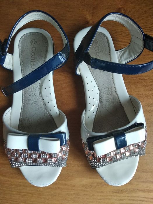 Босоножки детские нарядные, удобные