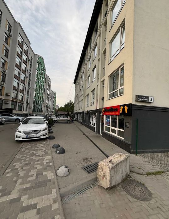 Пиво-Кофе-Цветы-Салон(40м.кв) Сергея Колоса,3