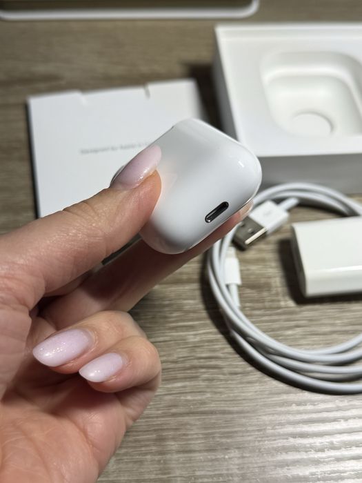 AirPods навушники з НЮАНСОМ