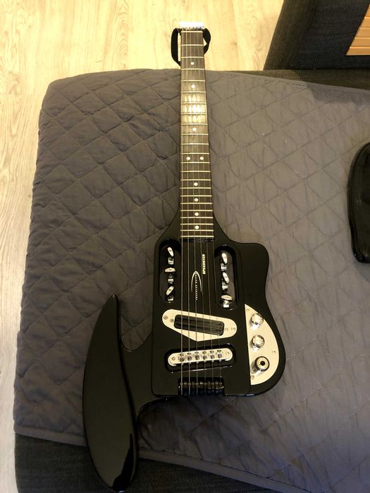 Traveler Guitar Speedster Standard Gloss Black