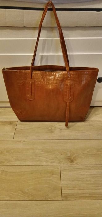 Brązowa torebka wzór skóry węża