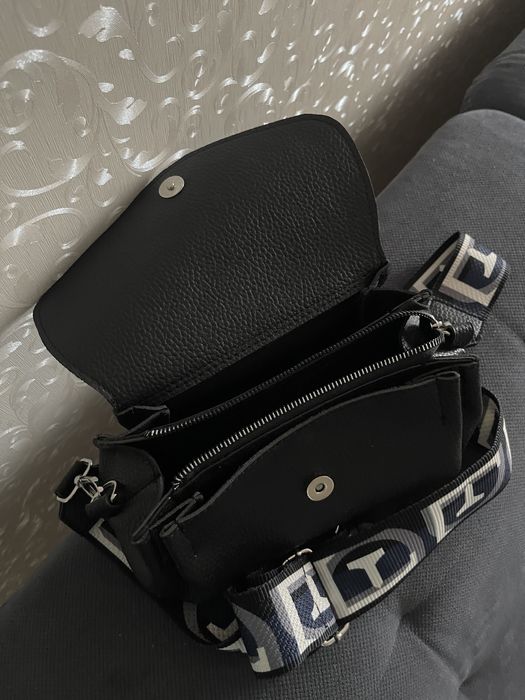 Продам женскую черную сумку