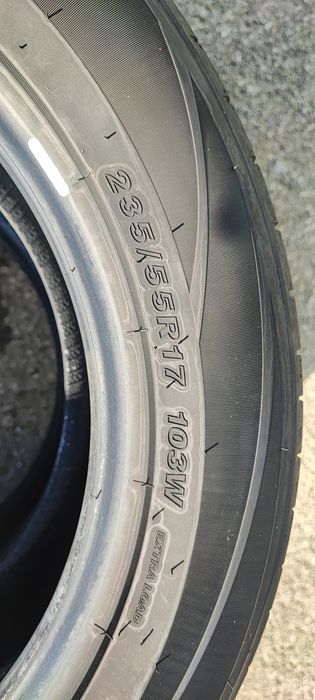 2 Pneus westlake zupereco 235 55 17 como novos