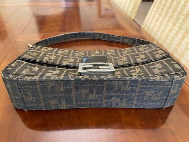 Mala Baguete Castanha com Ferragens Prateadas