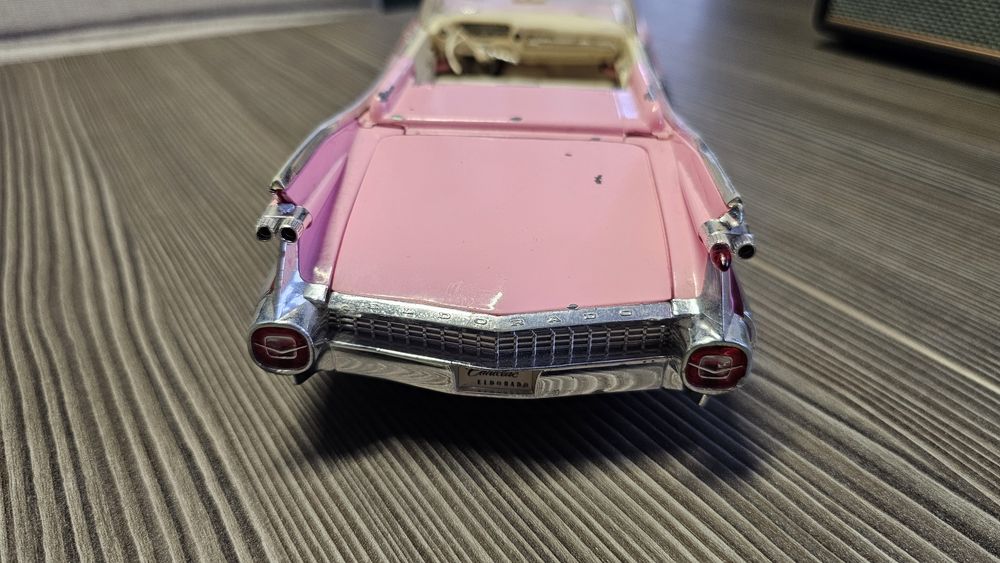 Cadillac Eldorado w skali 1/18 MAISTO