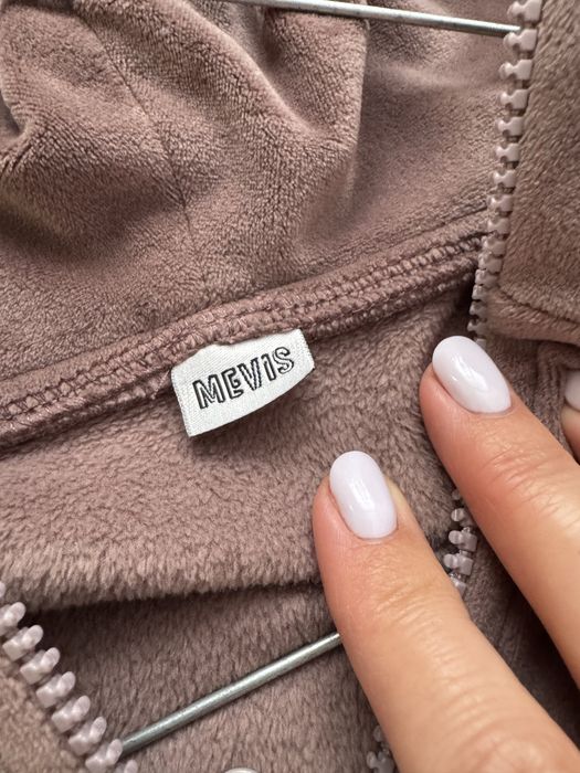 Спортивный костюм велюровый,на девочку Mevis, одели два раза, рост 152