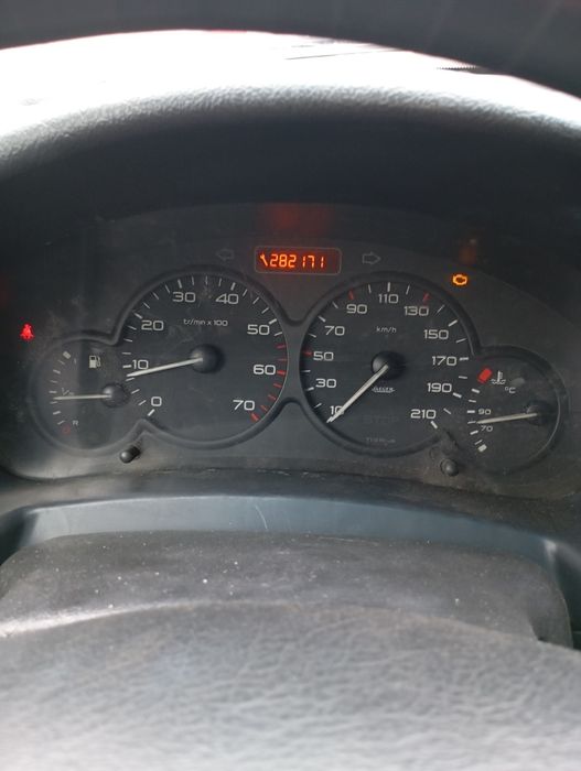 Продам пежо партнер.