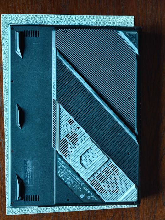 Laptop ASUS ROG STRIX SCAR i9-13980HX, RTX 4080, 64GB RAM, 1TB. Windows Pro