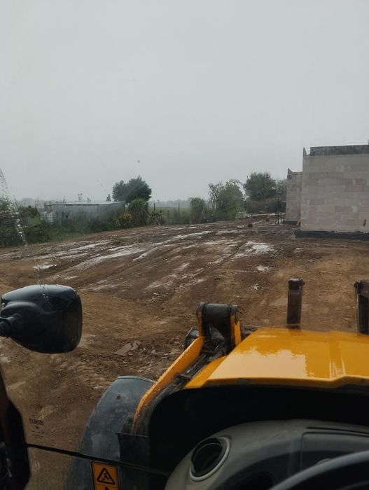Usługi Koparko-Ładowarką JCB, koparką obrotową, kucie młotem 3CX