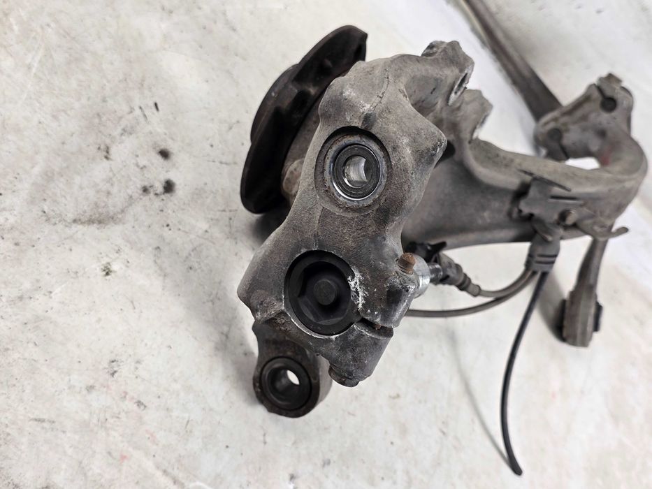 AUDI A4 B8 A5 8T PRZED LIFT 07-11 Zwrotnica lewa przód przednia 8K0407257G