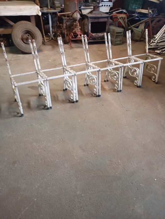 Vendo estas cadeiras em ferro