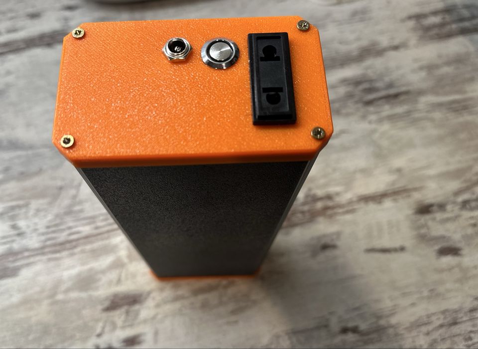 Мощный повербанк . 65w, 12 V, 220 v