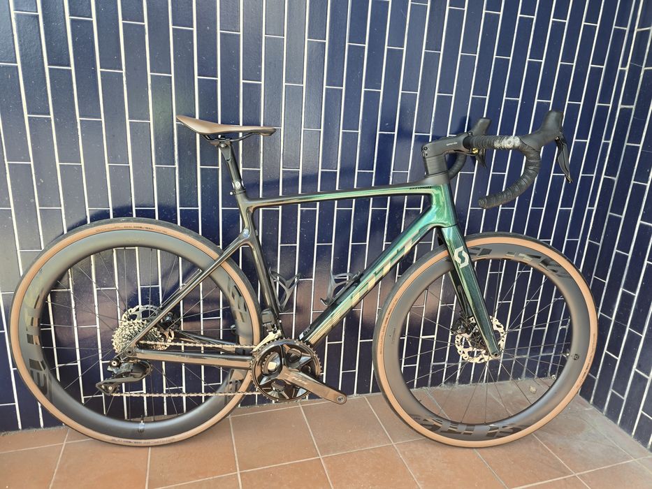 Scott addict m carbono 105 di2 rodas carbono