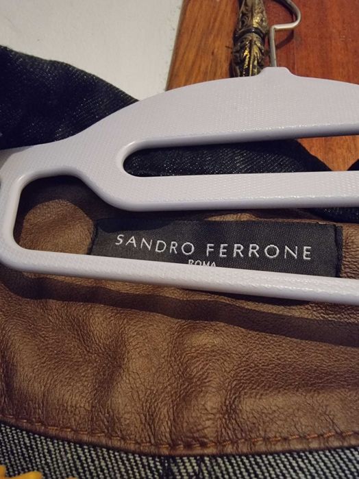 Casaco em ganga da marca Sandro Ferrone