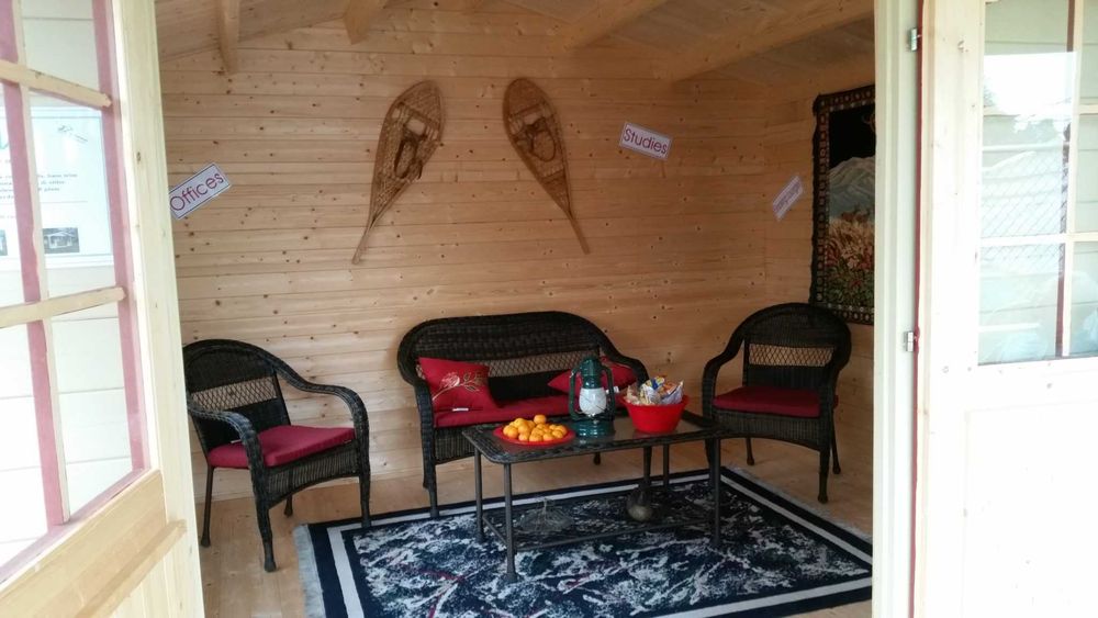 Casinha de madeira diáfana de 23,8m2 com alpendre Modelo MONTANA