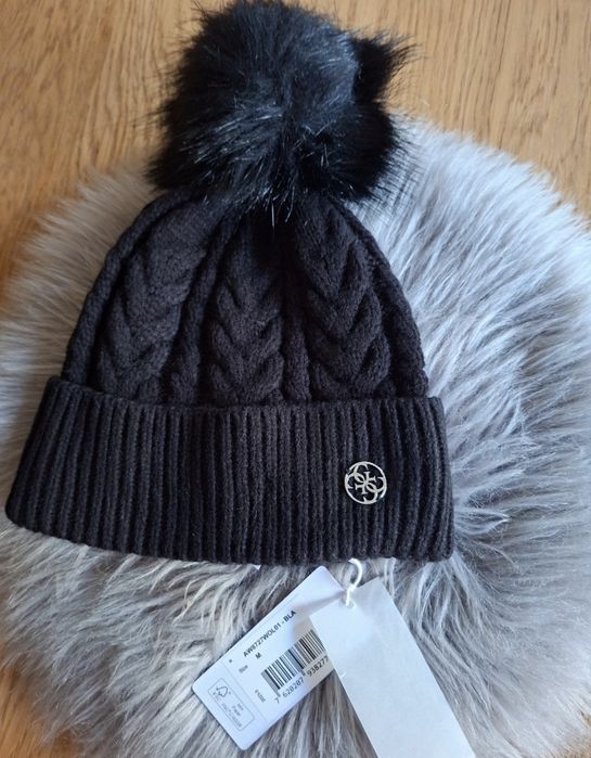 Nowa czapka Guess