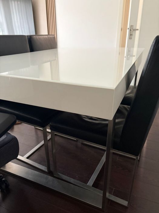 Mesa de jantar com 4 cadeiras