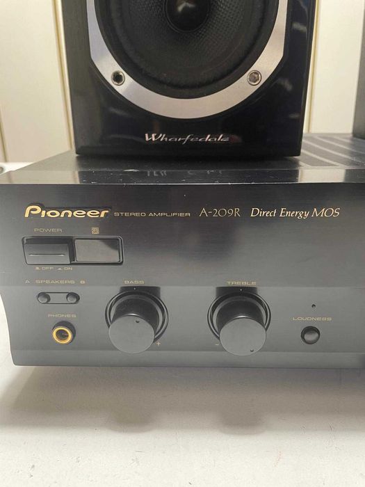 Amplificador Stereo Pioneer com Colunas Wharfedale Diamond 10.0