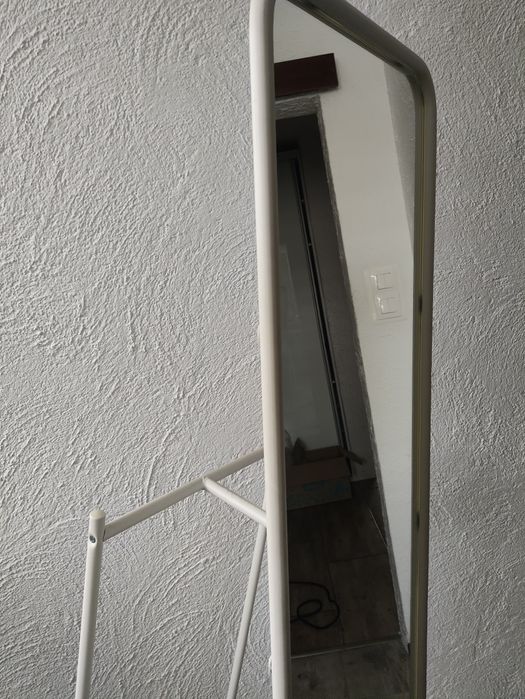 Duże lustro stojące z wieszakiem białe IKEA