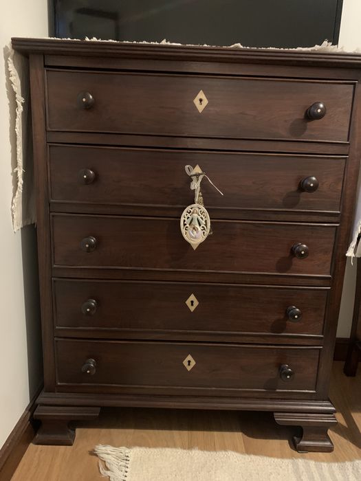 Móvel tipo camiseiro